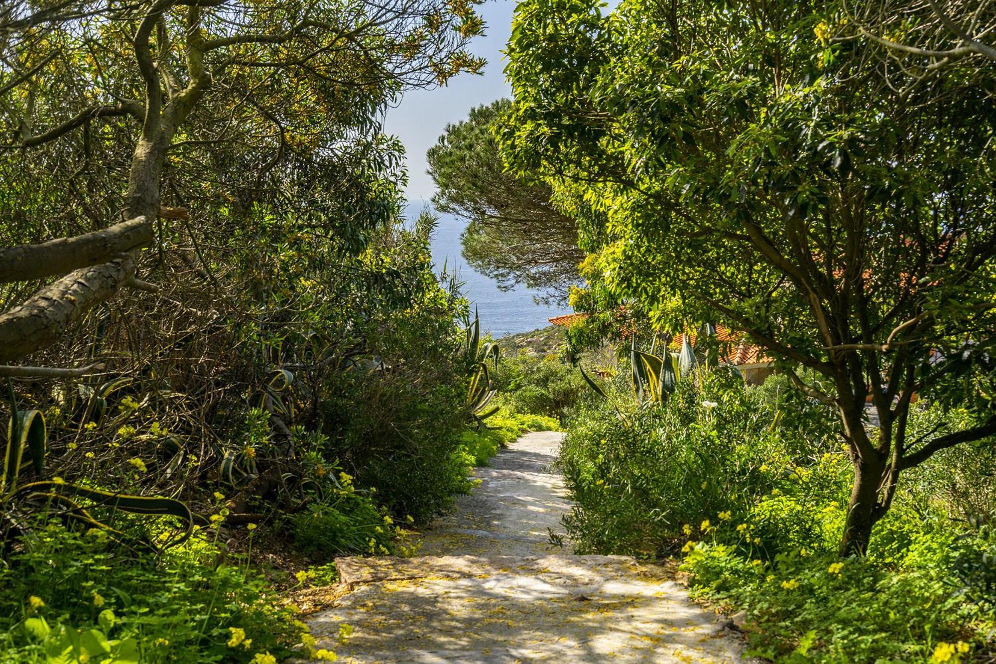 Holiday home Whome Wilderness Escape: Secluded Haven For Remote Work Colares